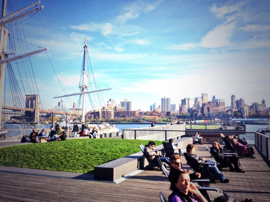 Tourists At South Street Seaport Wallpaper