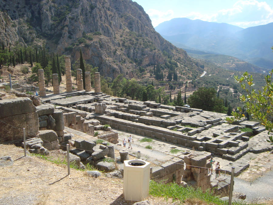 Tourists In Delphi Wallpaper