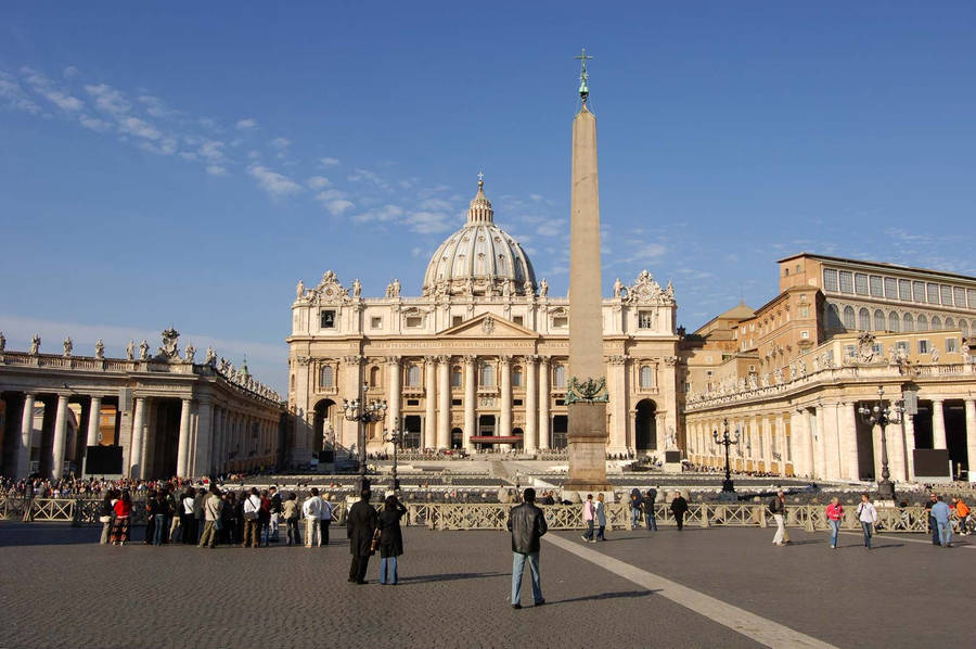 Tourists Walking In Vatican City Wallpaper