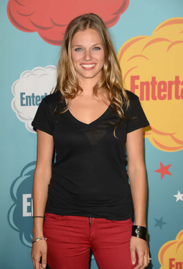 Tracy_ Spiridakos_ Entertainment_ Event Wallpaper