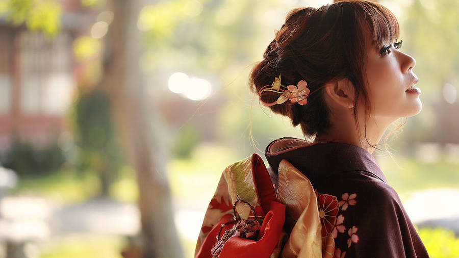 Traditional Japanese Girl With A Floral Hair Pin Wallpaper