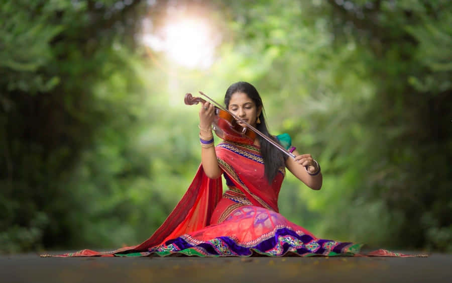 Traditional Violinistin Nature Wallpaper