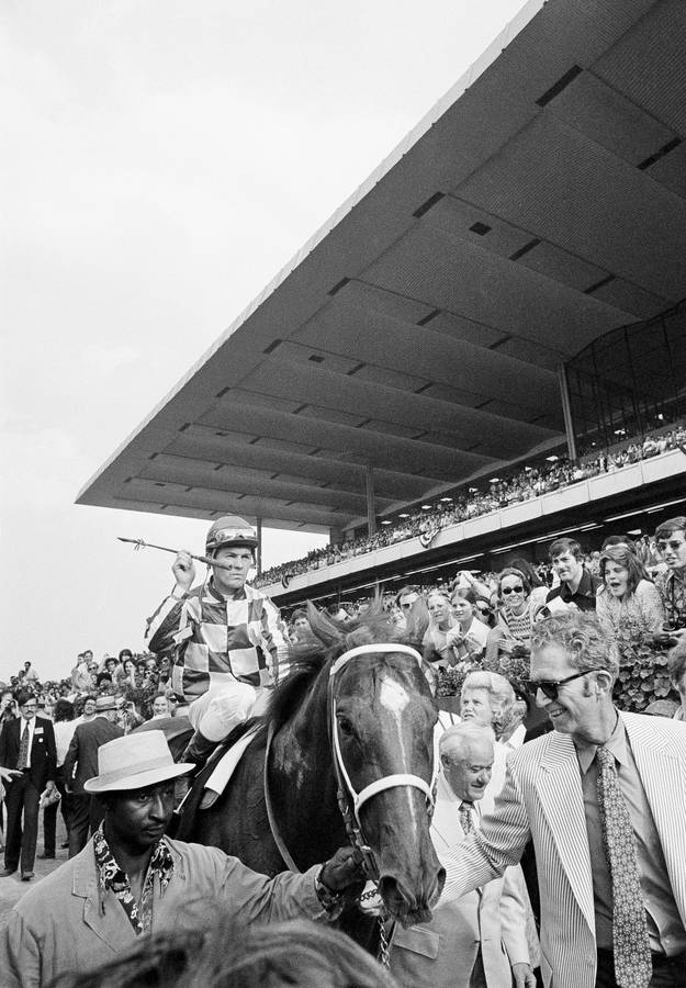 Triumph Moment: Secretariat Winning A Race Wallpaper