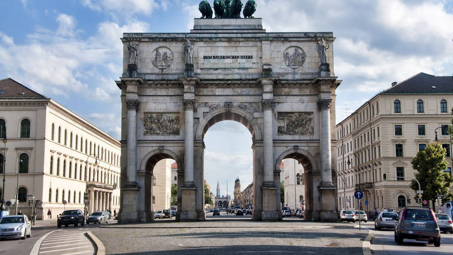 Triumphal Arch In Munich Wallpaper