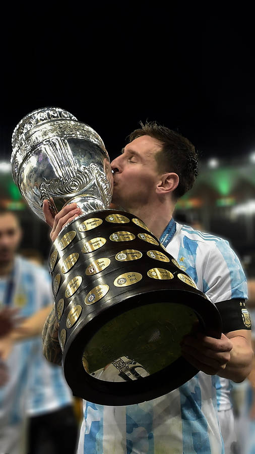 Trophy Kiss Messi 4k Ultra Hd Wallpaper