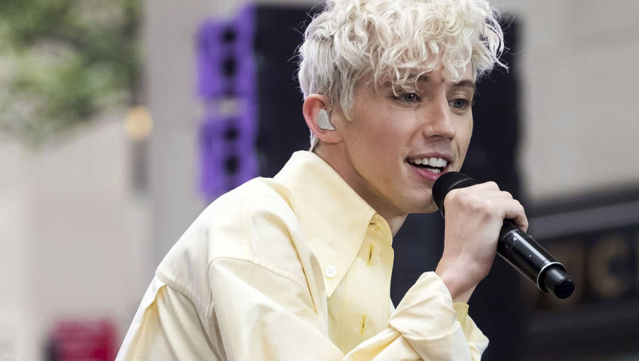 Troye Sivan Ny Concert Performance Wallpaper