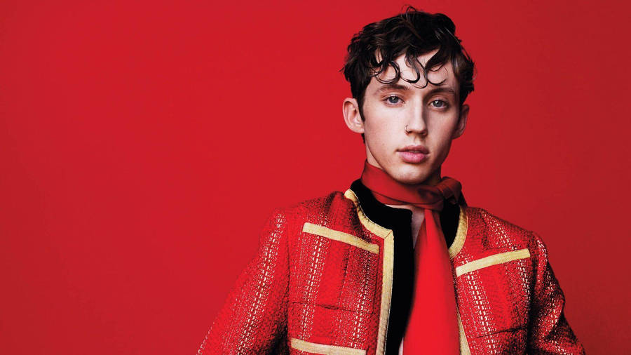 Troye Sivan V Fashion Magazine Wallpaper