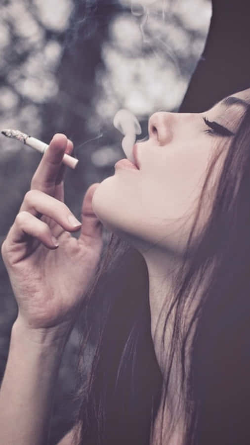 Tumblr Aesthetic Girl Smoking Wallpaper