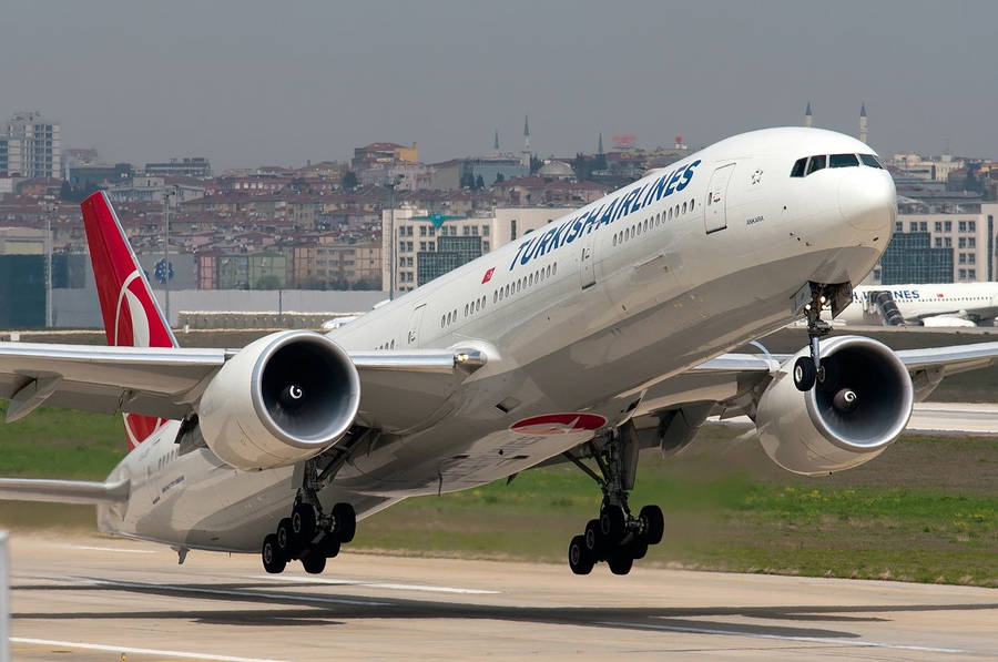 Turkish Airlines 777-3f2 Landing Wallpaper