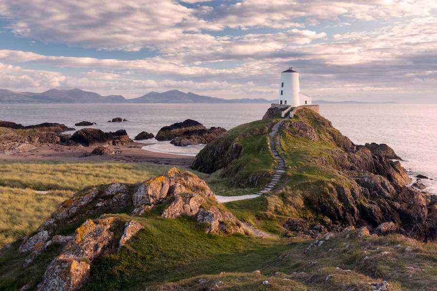 Twr Mawr Lighthouse In Uk Wallpaper