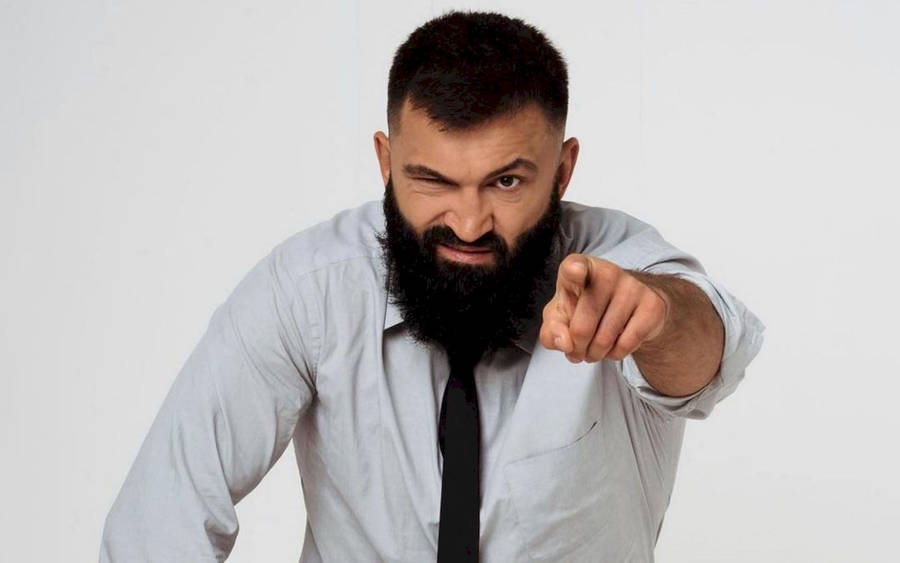 Ufc Heavyweight Andrei Arlovski Pointing Wallpaper