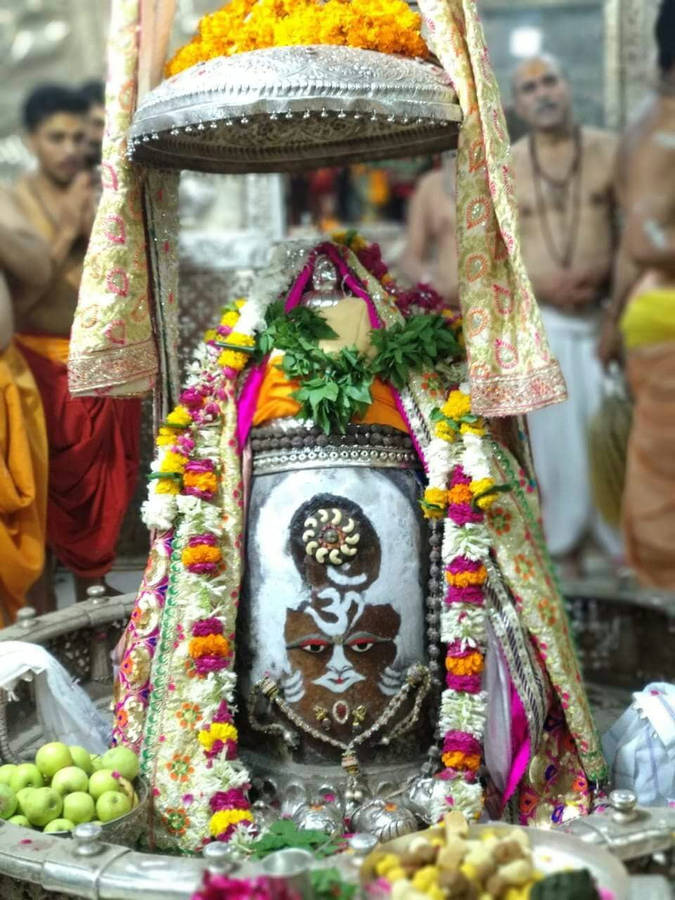 Ujjain Mahakal Altar Offerings Wallpaper