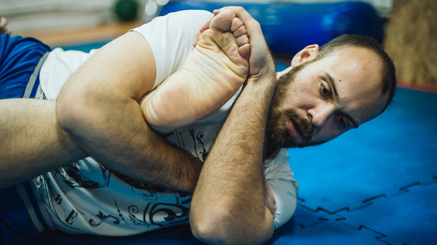 Up Close Action In A Brazilian Jiu-jitsu Match Wallpaper