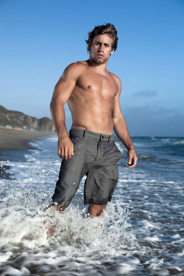 Urijah Faber At The Beach Wallpaper