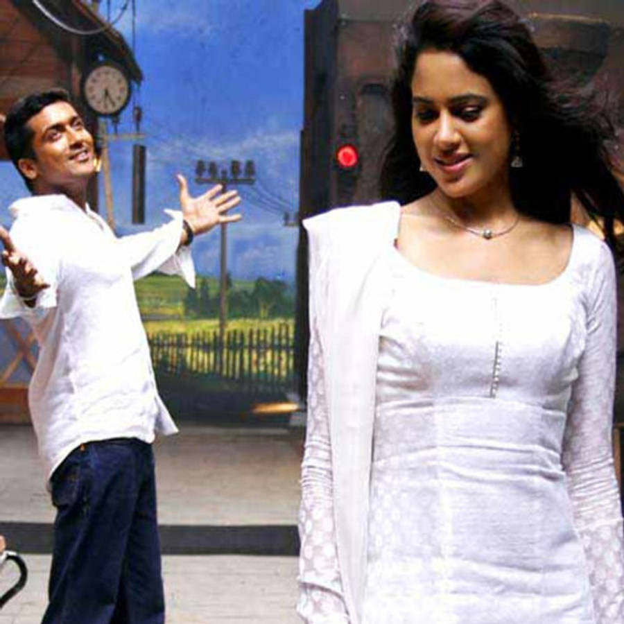 Vaaranam Aayiram Surya And Meghna In White Clothes Wallpaper