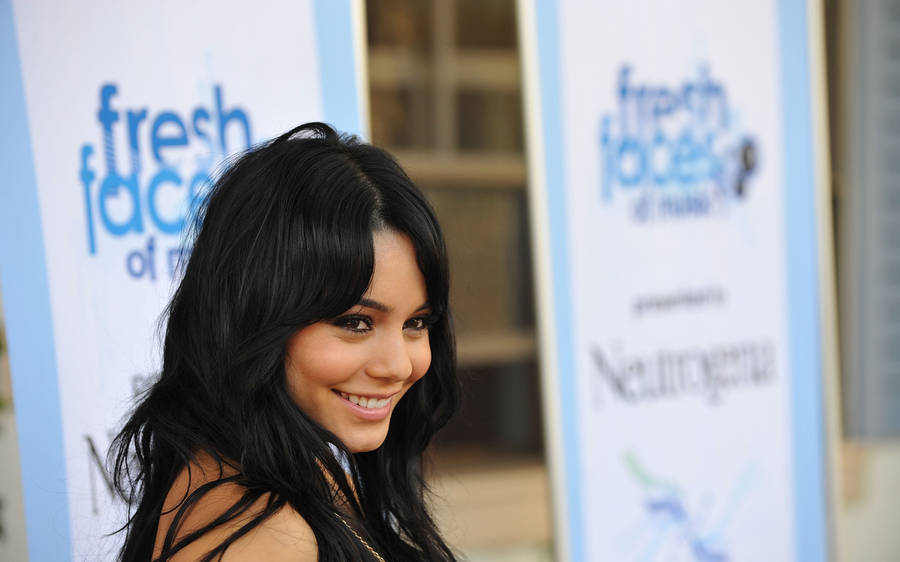 Vanessa Hudgens At Music Event Wallpaper