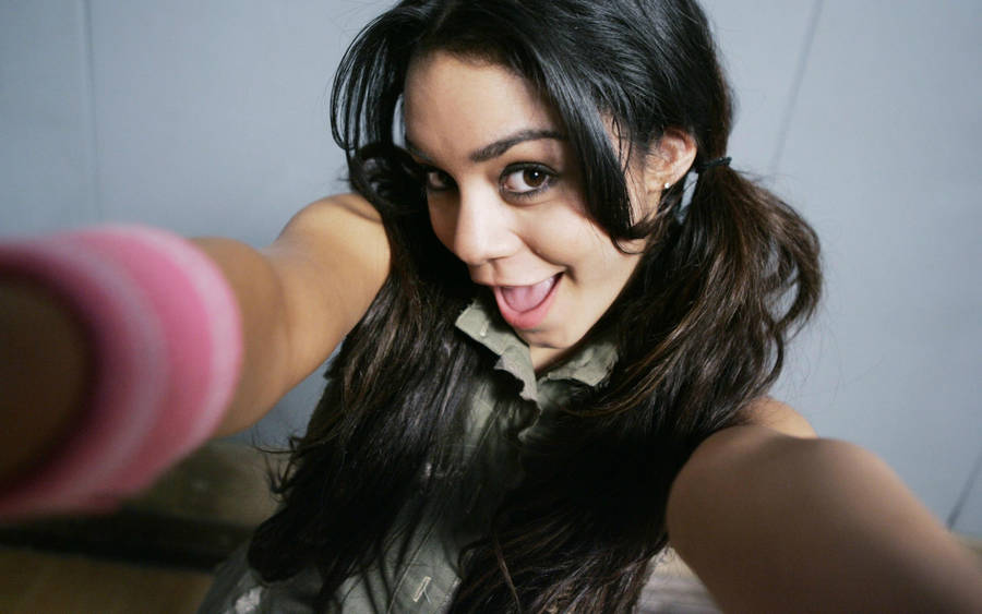 Vanessa Hudgens Selfie Wallpaper