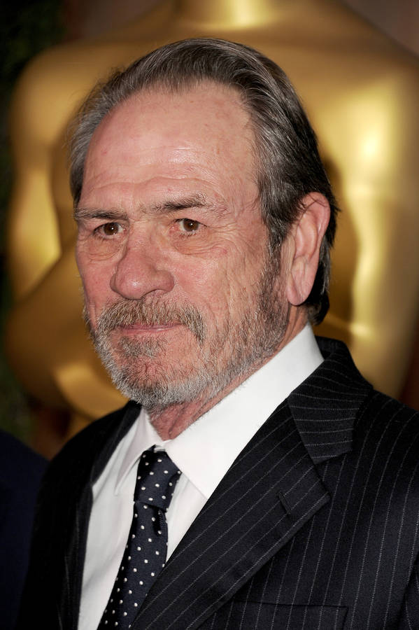 Veteran Actor Tommy Lee Jones On A Blurry Background Wallpaper