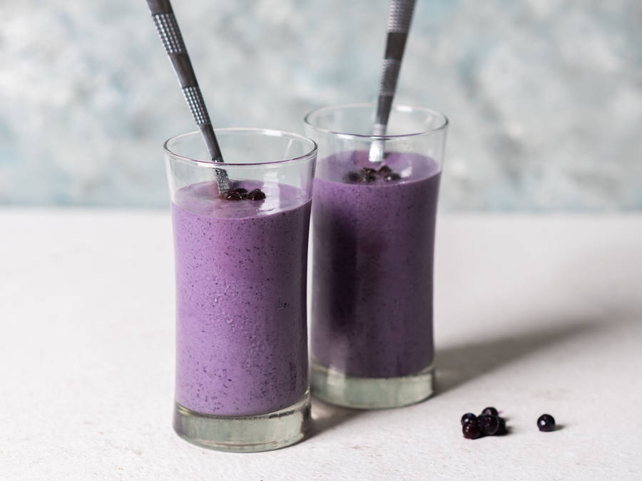 Vibrant Blueberry Smoothie Wallpaper