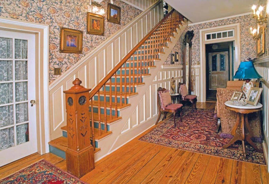 Victorian Entry Hall Wallpaper