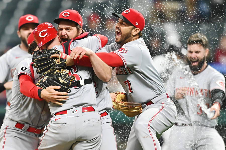 Victory For Cincinnati Reds Wallpaper