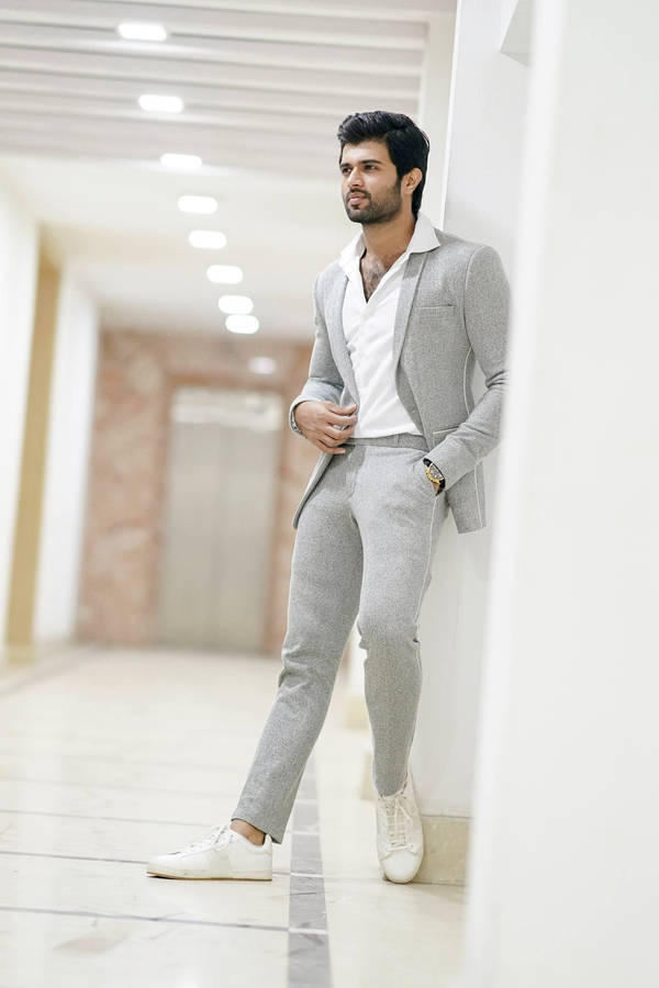 Vijay Deverakonda Gray Suit 4k Wallpaper