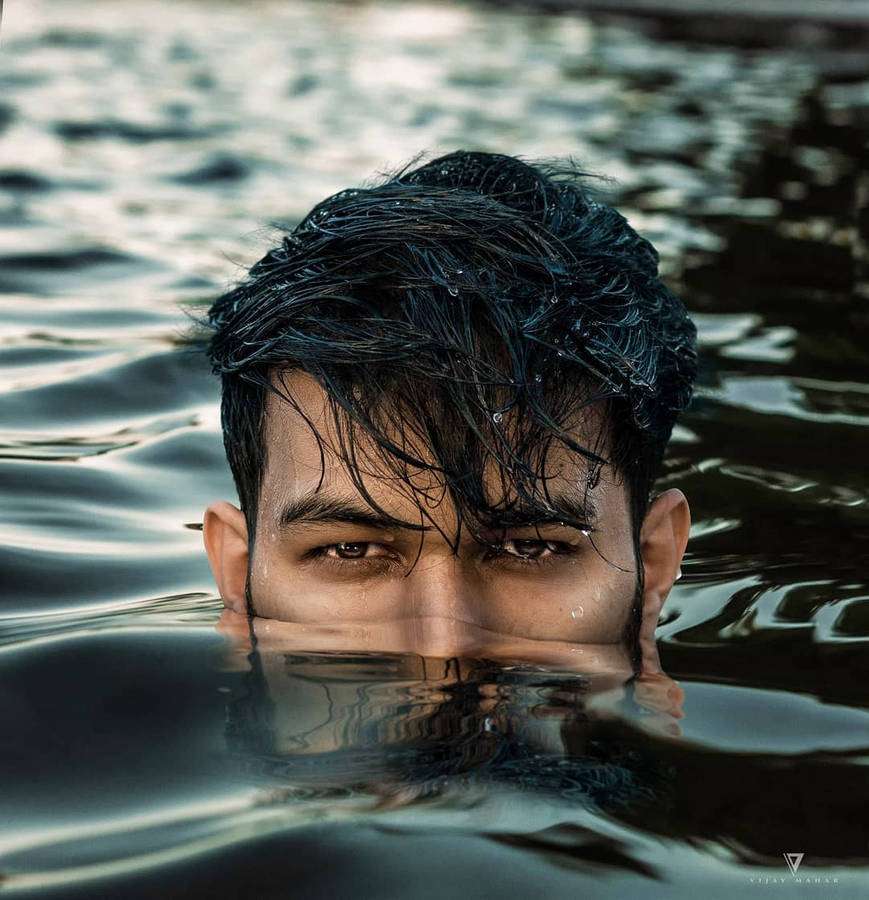 Vijay Mahar Half Face In Water Wallpaper