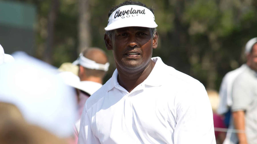 Vijay Singh In Classic White Golf Outfit Wallpaper