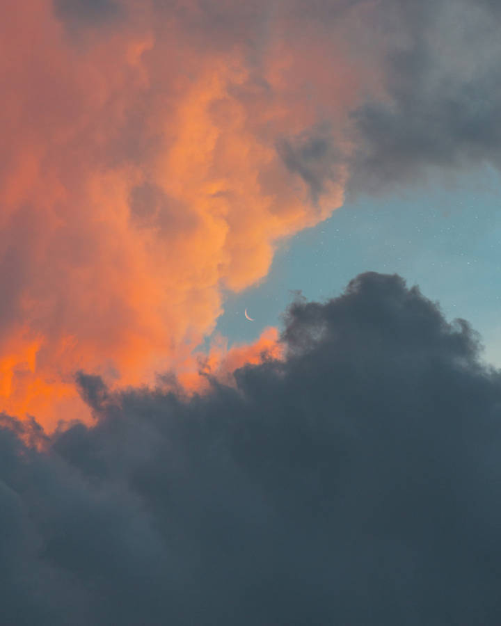 Vintage Aesthetic Clouds Moon Sunset Wallpaper