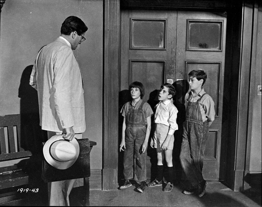 Vintage Black-and-white Image From The Classic Film 'to Kill A Mockingbird' Wallpaper