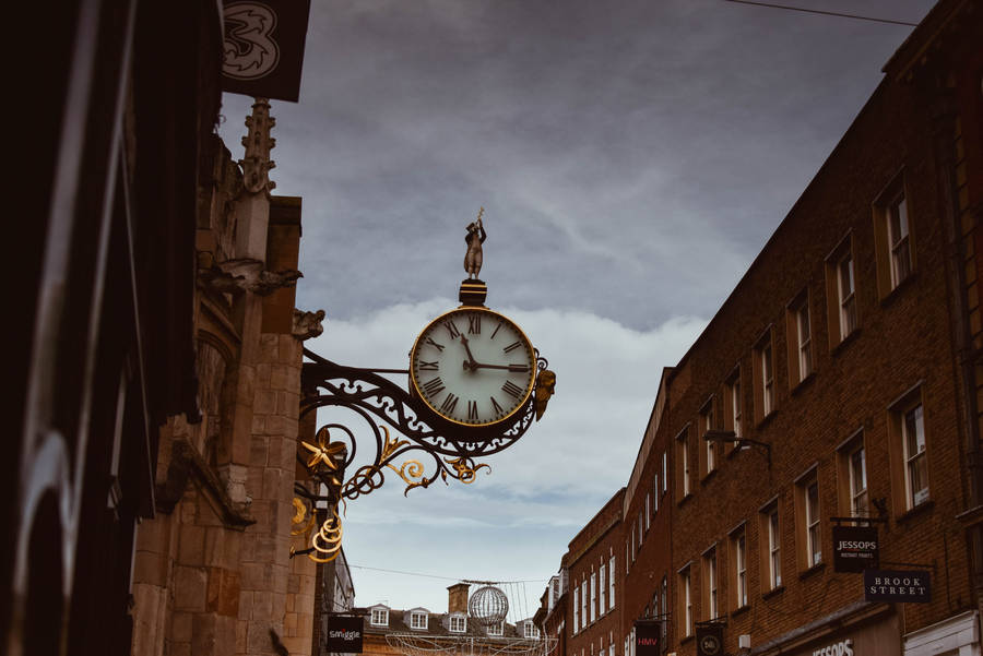 Vintage Street Clock England Wallpaper