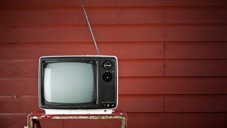 Vintage Tv Set In Living Room Wallpaper