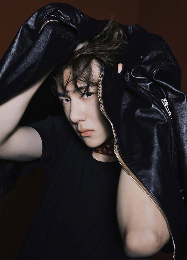 Wang Yibo Gracefully Posed For Cosmopolitan Cover 2020 Wallpaper