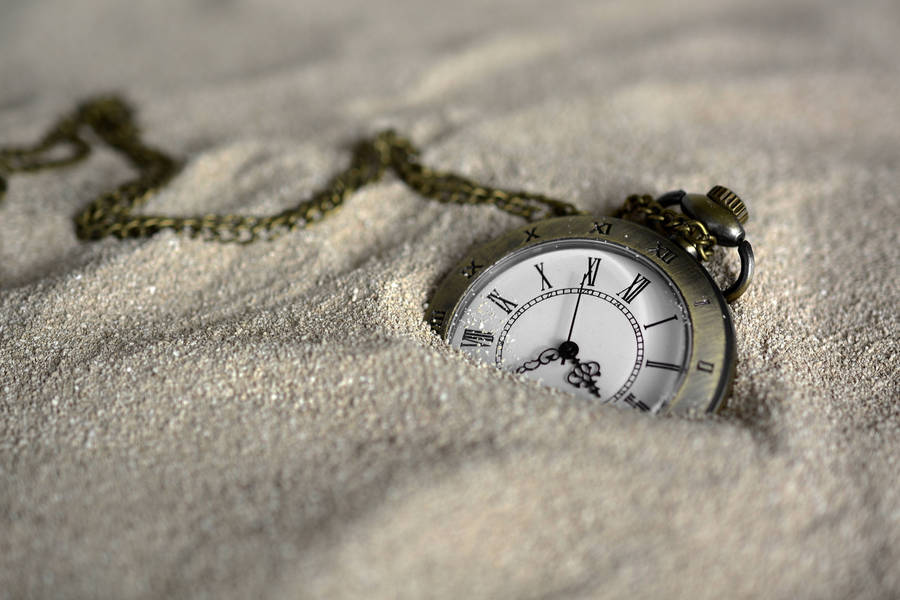 Watch On White Sand Tiempo Background Wallpaper