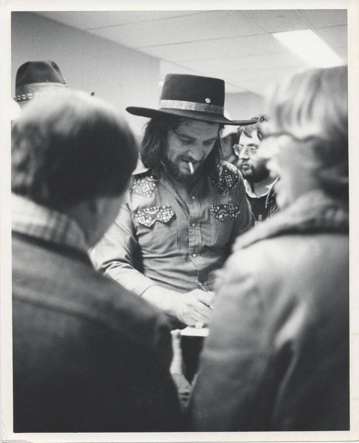 Waylon Jennings Signing Wallpaper