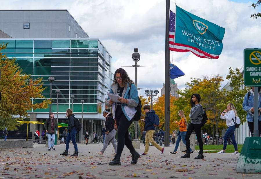 Wayne State University Students Walking Wallpaper