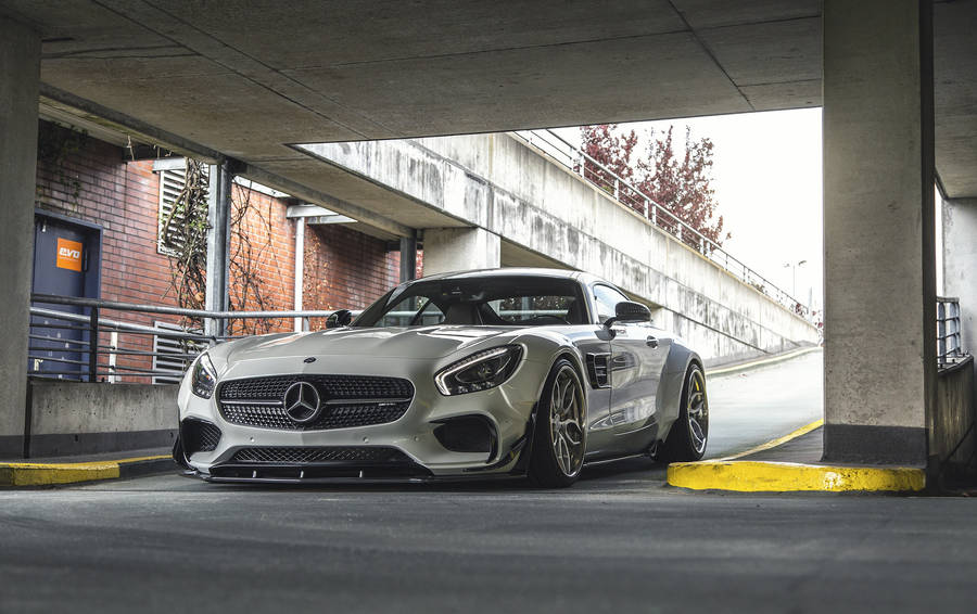 White Amg Going Underground Wallpaper