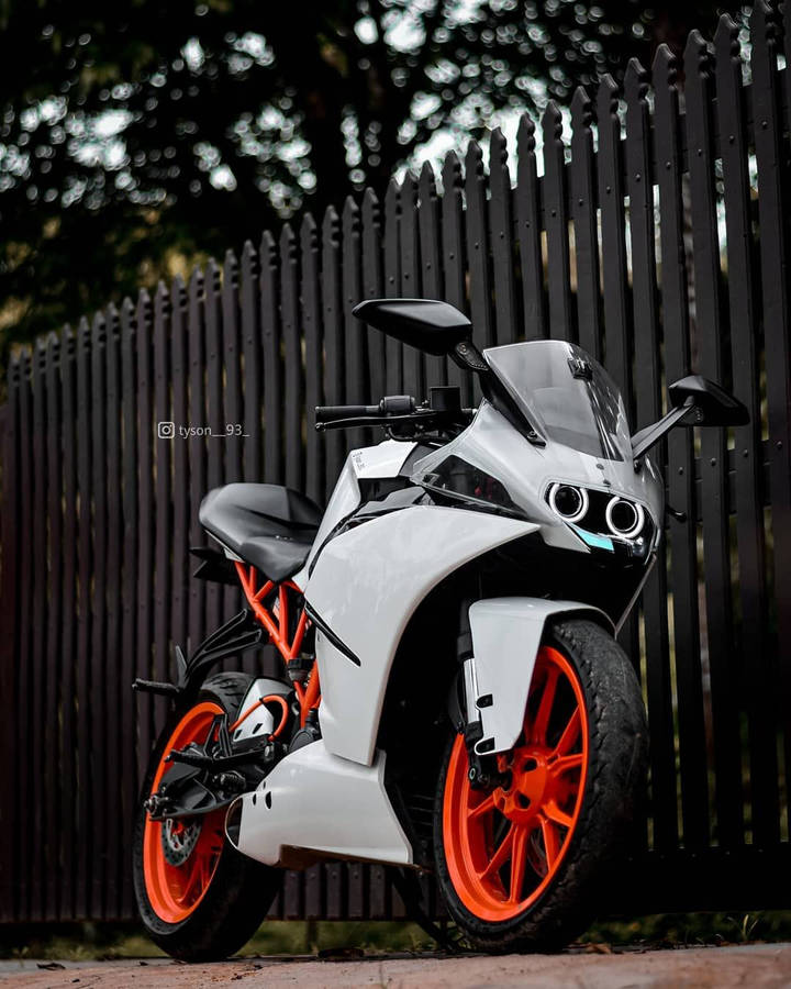 White And Orange Ktm Rc 200 Wallpaper