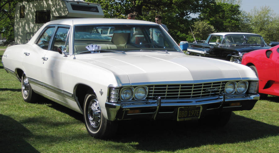 White Chevrolet Impala 1967 Wallpaper