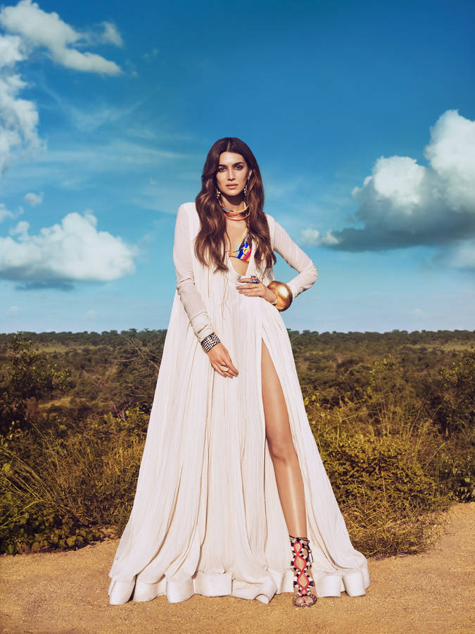 White Kriti Sanon Hd Dress Wallpaper