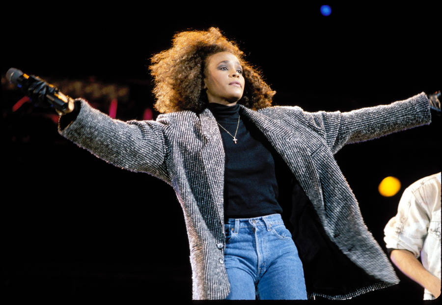 Whitney Houston In Casual Outfit Wallpaper