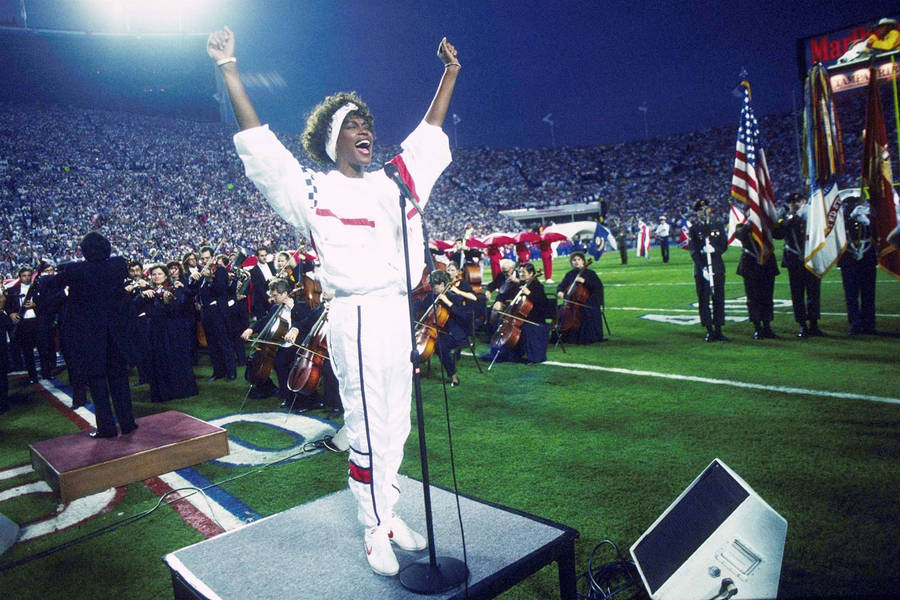 Whitney Houston In Super Bowl 1991 Wallpaper