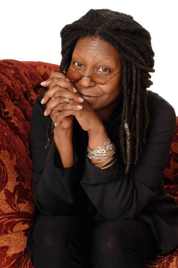 Whoopi Goldberg Dazzling In Glam Attire Wallpaper