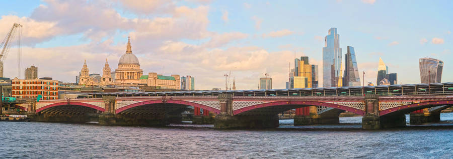 Wide City Bridge Wallpaper