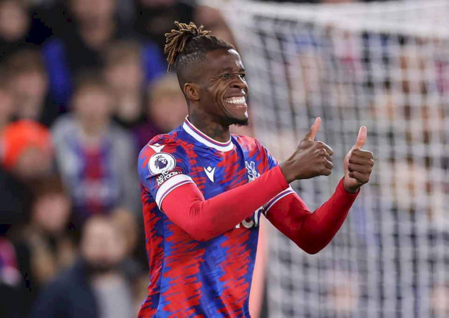 Wilfried Zaha Doing Thumbs Up Wallpaper