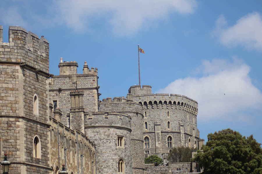 Windsor Castle In England Cloudy Sky Wallpaper