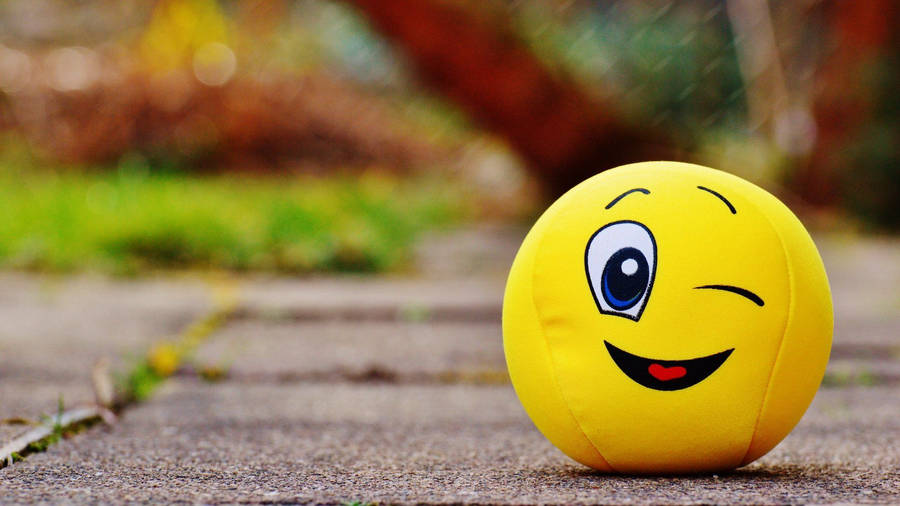 Wink Ball Smiley Wallpaper