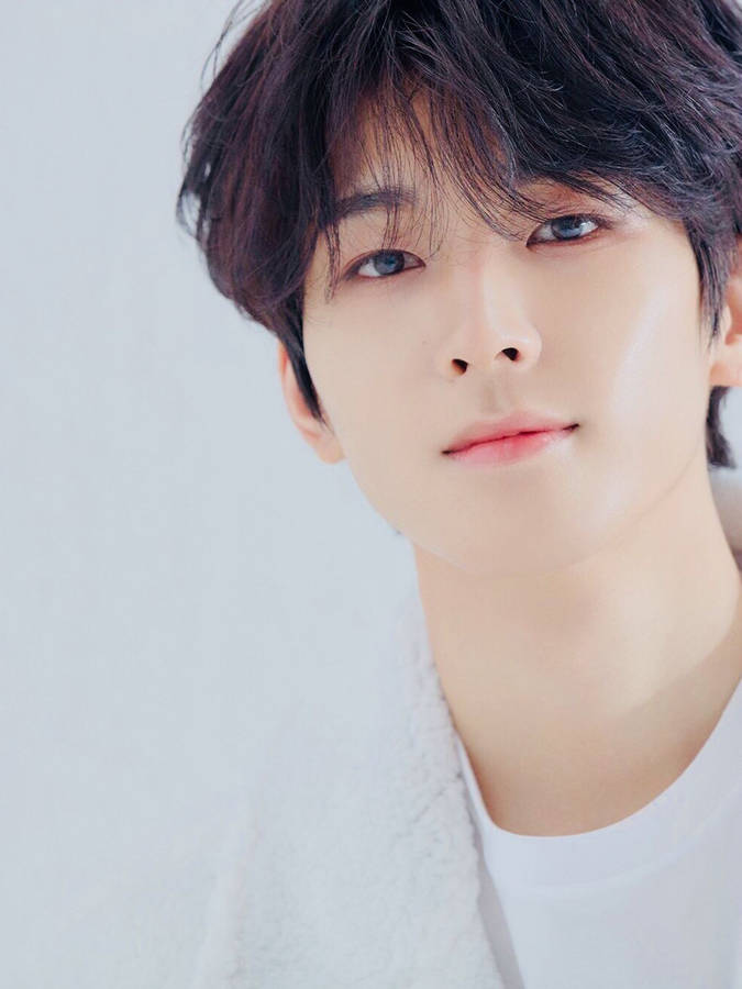 Wonwoo Close-up Look Wallpaper