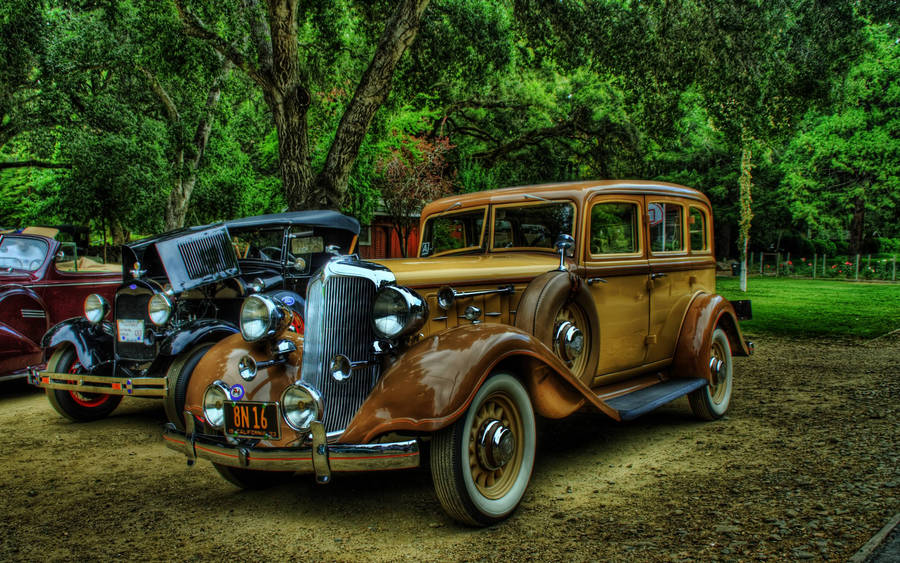 Wood-framed Old Car Wallpaper