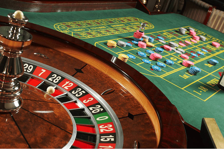 Wooden Roulette Table Betting Chips Baccarat Game Wallpaper